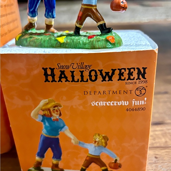 Dept 56 • Halloween • How About Our Lay-Away Plan? • Bone To Rock •Scarecrow Fun - Picture 16 of 16